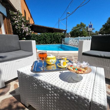 Villa Sari Affitta Camere La Caletta Exterior foto