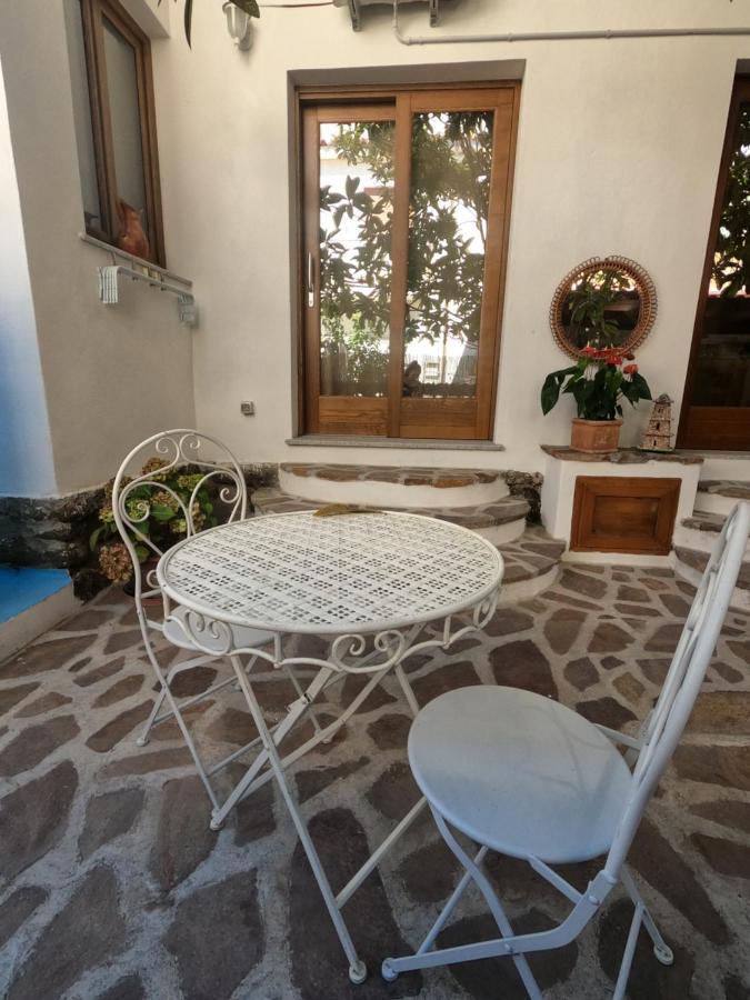 Villa Sari Affitta Camere La Caletta Exterior foto
